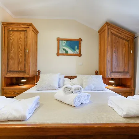 Sara With Pool, Whirlpool And Sea View Vila