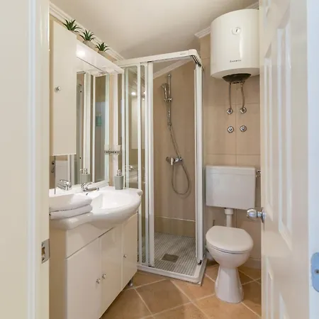 Sara With Pool, Whirlpool And Sea View Vila