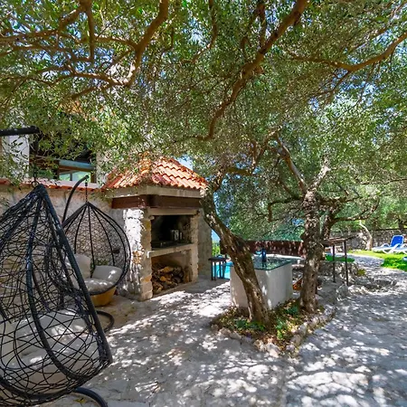 Sara With Pool, Whirlpool And Sea View Vila