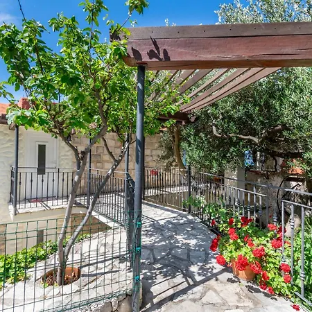Sara With Pool, Whirlpool And Sea View Makarska