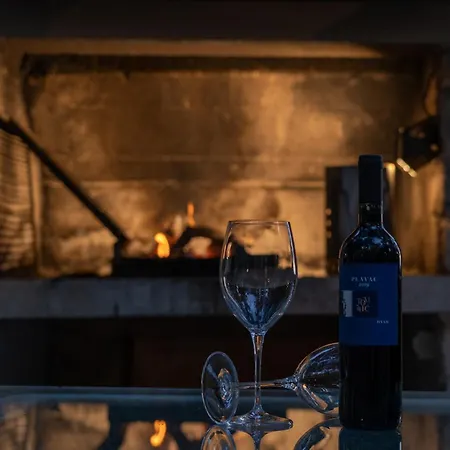 Sara With Pool, Whirlpool And Sea View Макарська