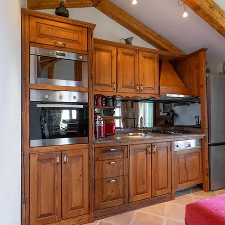 Sara With Pool, Whirlpool And Sea View Макарська