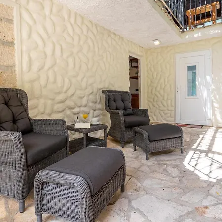 Villa Sara With Pool, Whirlpool And Sea View *