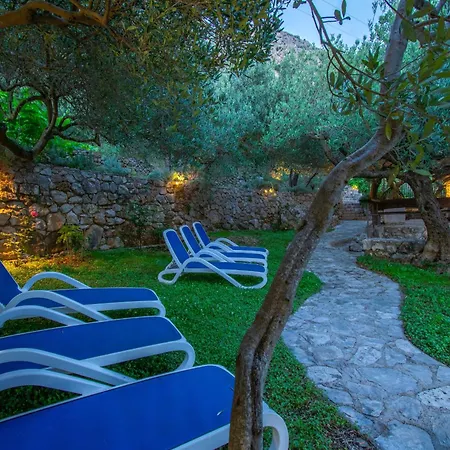 Sara With Pool, Whirlpool And Sea View Макарська