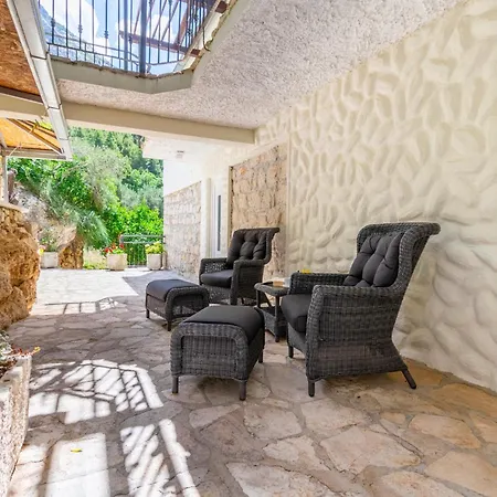 Вілла Sara With Pool, Whirlpool And Sea View