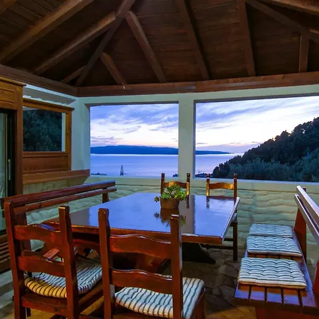 Sara With Pool, Whirlpool And Sea View * Макарська