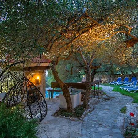Sara With Pool, Whirlpool And Sea View Makarska