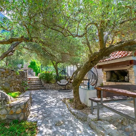 Villa Sara With Pool, Whirlpool And Sea View Makarska
