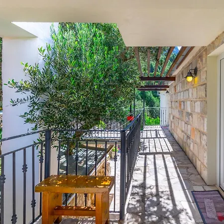 Sara With Pool, Whirlpool And Sea View Villa